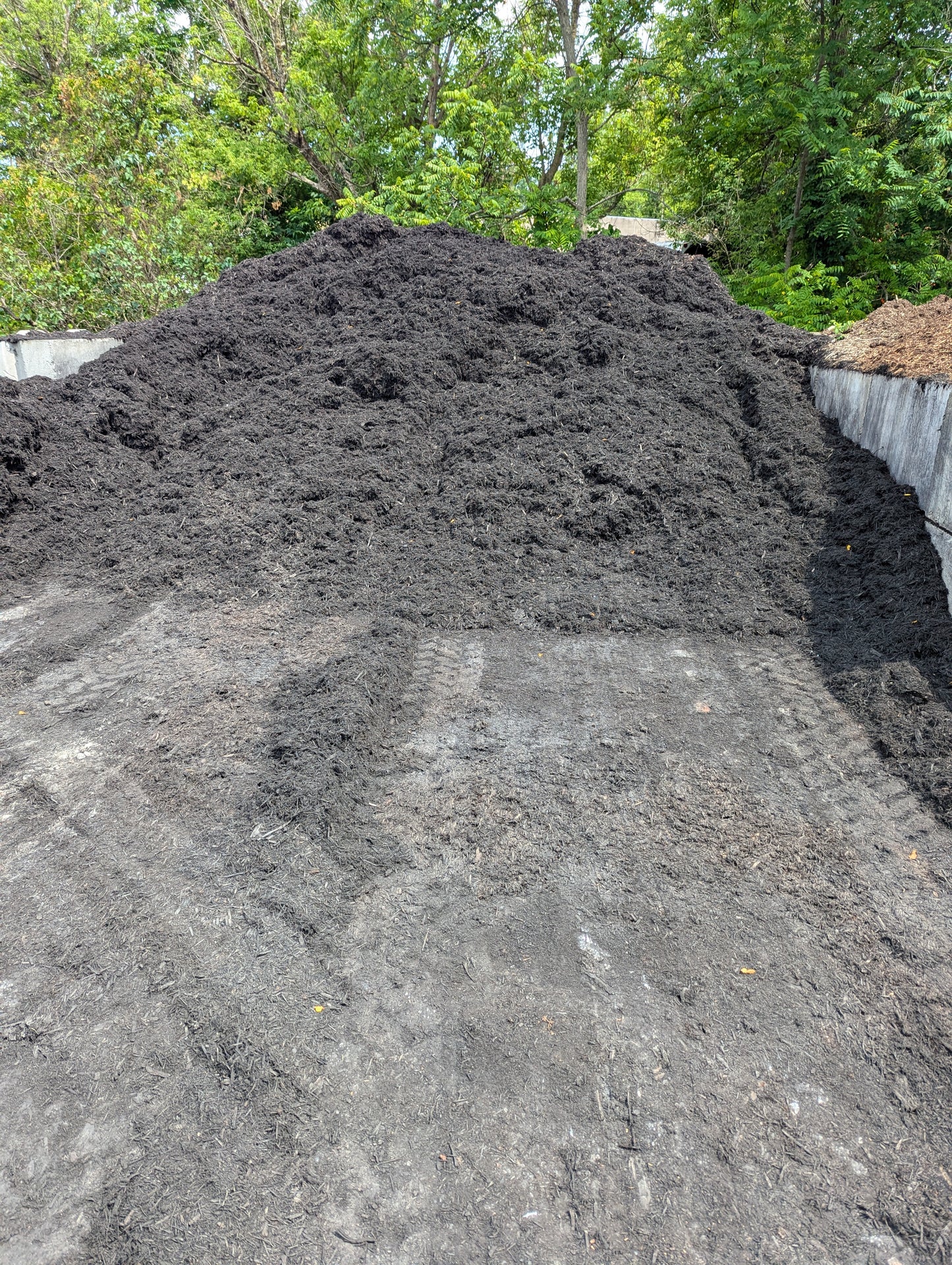 Premium Black Double Shredded Mulch